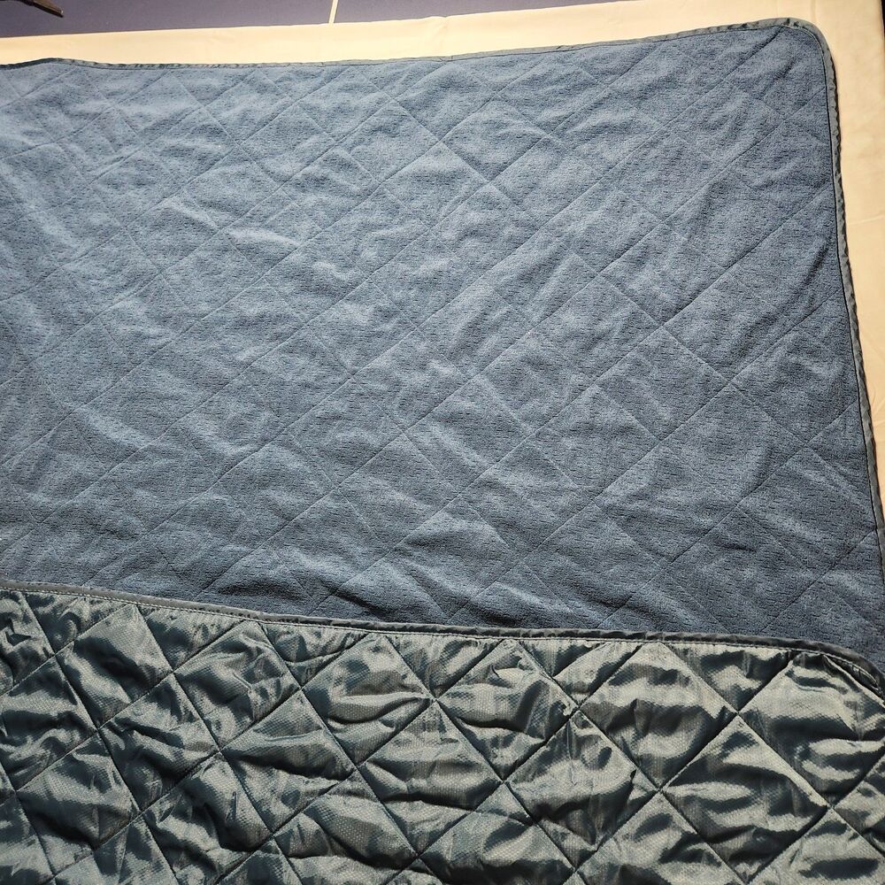 Ugg 60x72 Quilted Picnic Blanket Navy - Picture 7 of 9